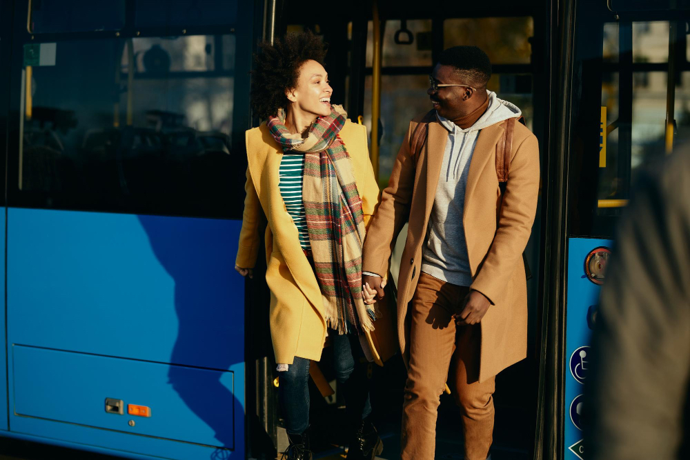 Przewozy busem na specjalne okazje – jakie są możliwości?