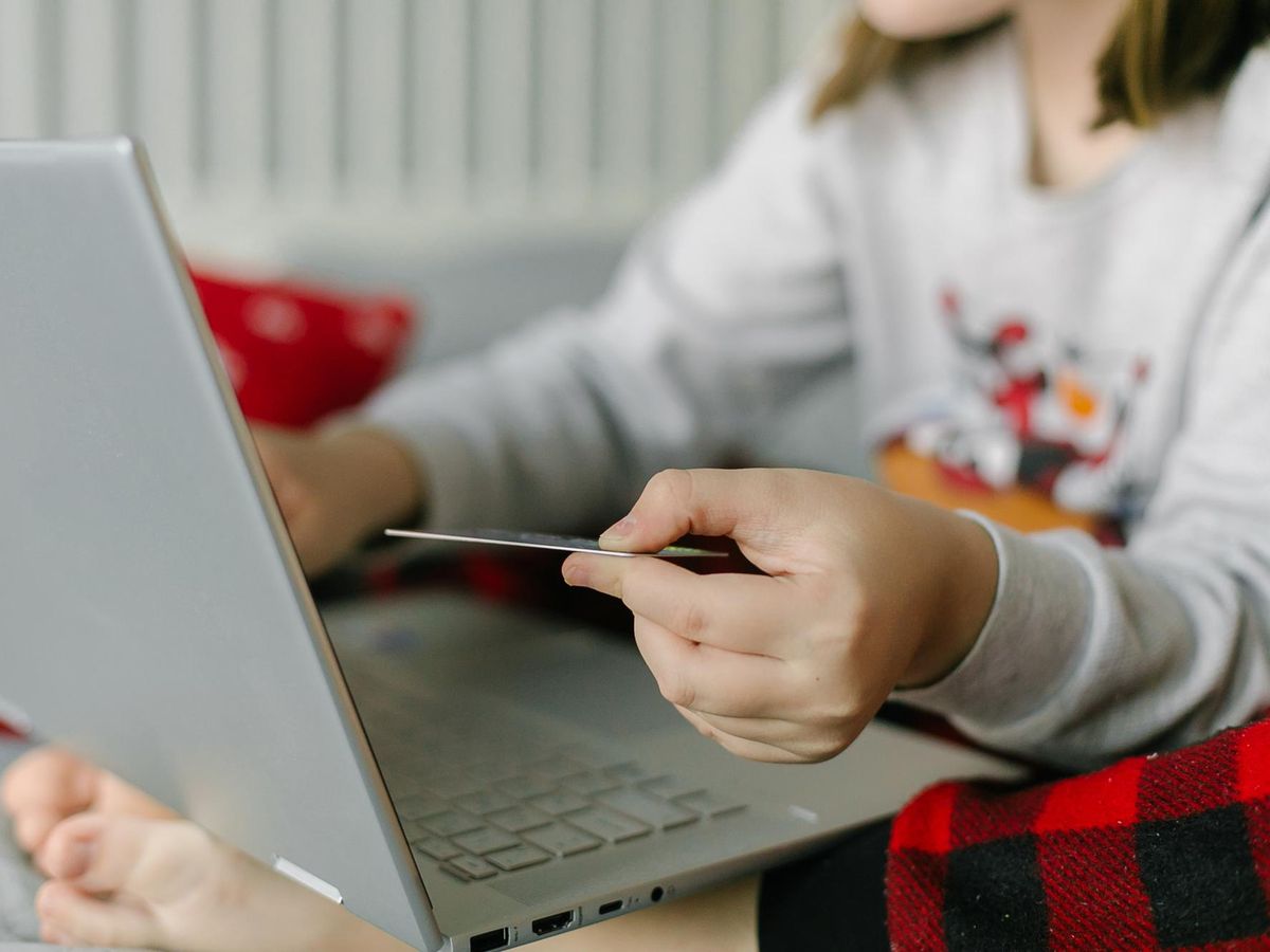 Jak lokalne inicjatywy internetowe wzmacniają społeczność na Górce Narodowej?