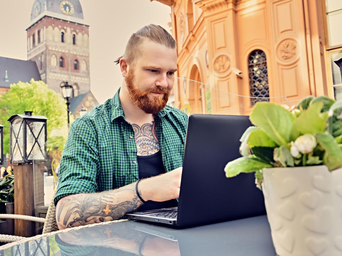 Jak lokalne portale internetowe wzmacniają integrację i rozwój Górki Narodowej