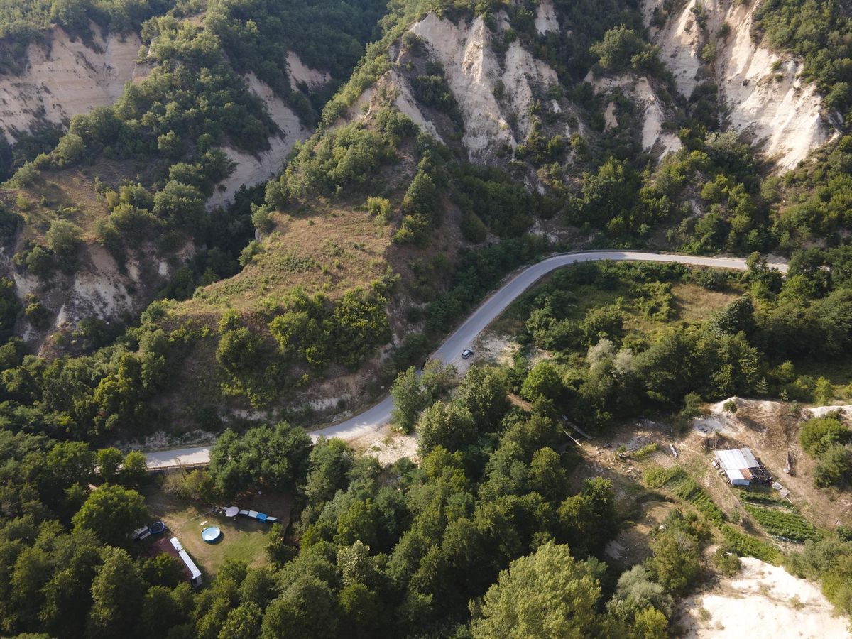Jak zmienia się infrastruktura drogowa na Górce Narodowej i co to oznacza dla kierowców